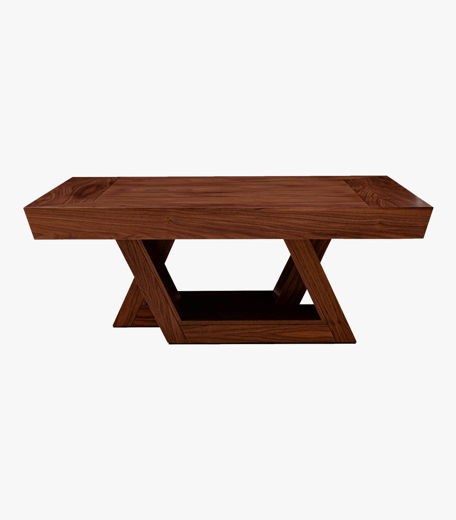 Mesa de centro Logger de madera Okumé con acabado en nogal, diseñada por Avanti Muebles, vista frontal.