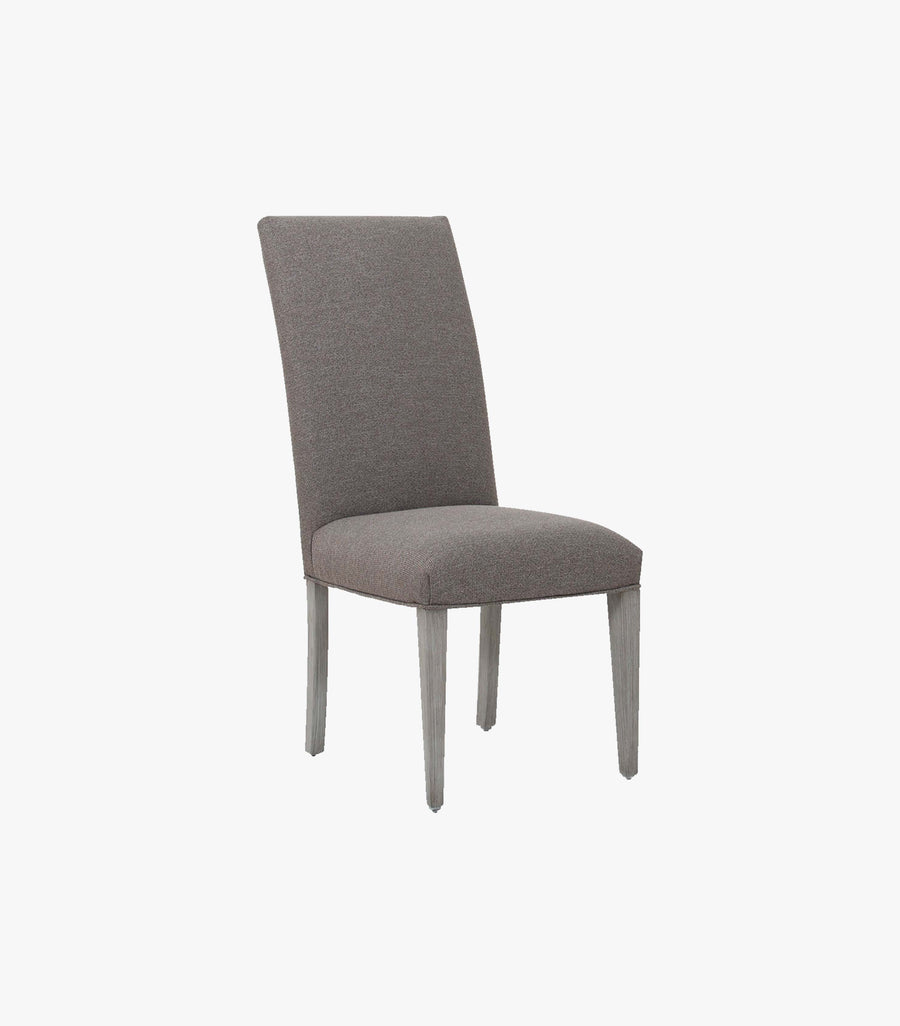 Silla Gala de madera y tela color Mink de la marca Avanti Muebles, vista lateral con diseño elegante y acabado en madera clara.