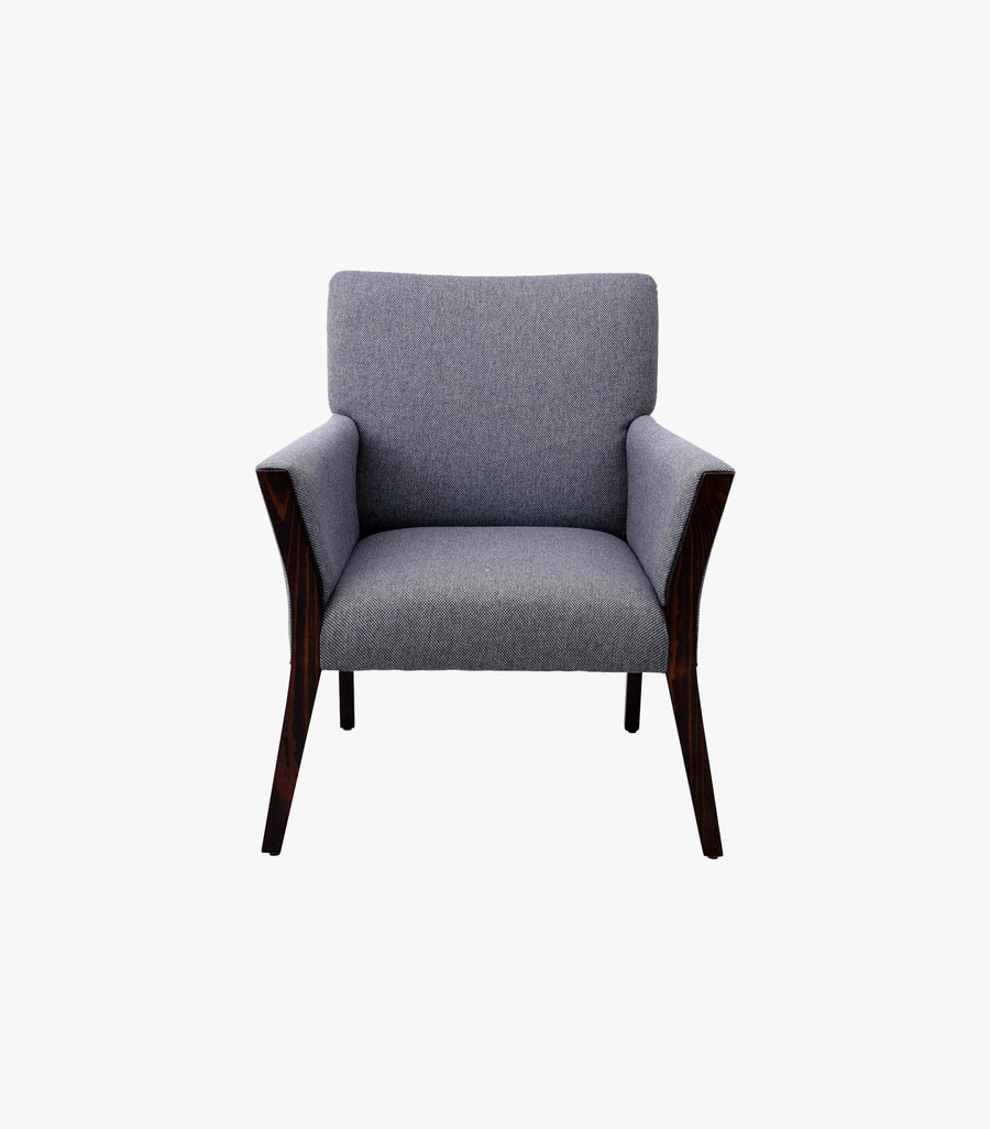 Sillón individual Ducati de tela en color gris, visto desde el frente, en estilo moderno y cómodo de Avanti Muebles.