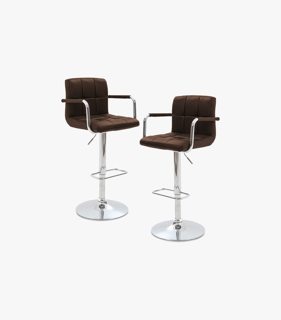 Dos bancos de barra de vinipiel color café de Avanti Muebles, estilo moderno y asiento cómodo para uso en cocina o bar.