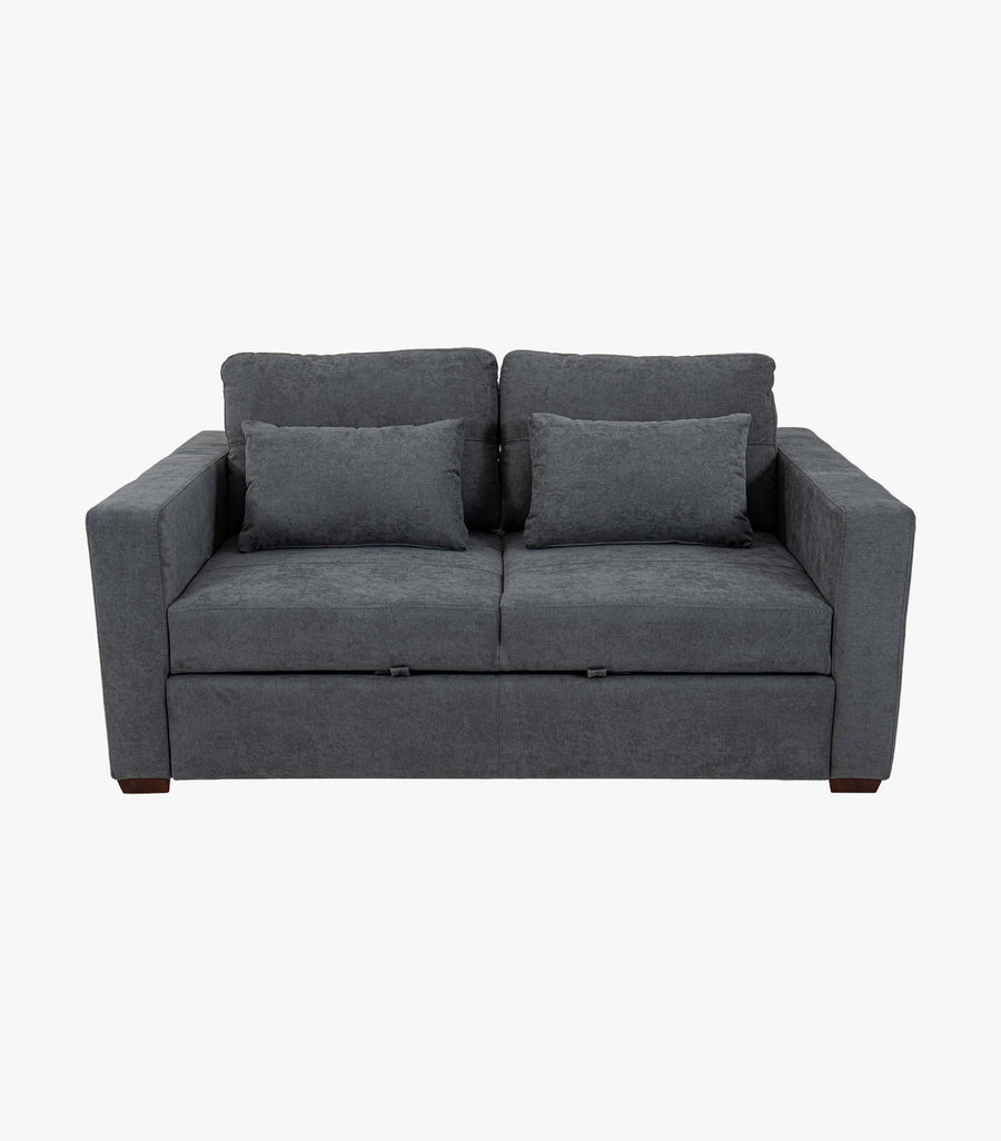 Sofá cama Ozzy de tela gris en sala, con diseño moderno y cojines cómodos, de la marca Avanti Muebles.