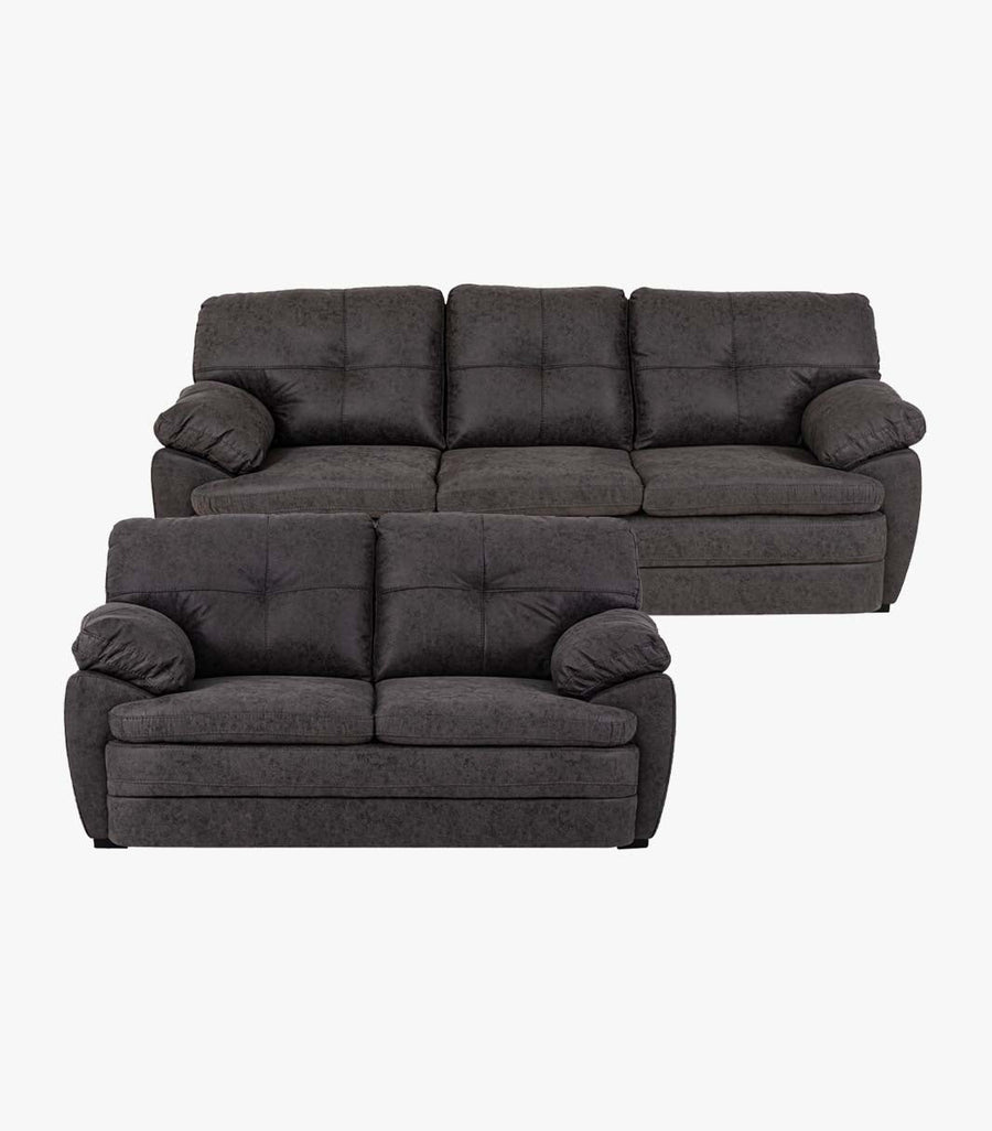 Sala Kristen de tela gris con sofá y loveseat de la marca Avanti Muebles, vista frontal de la sala moderna.